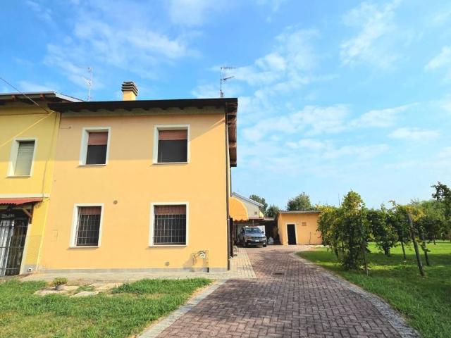 Villa Indipendente in vendita a Villarotta, Luzzara