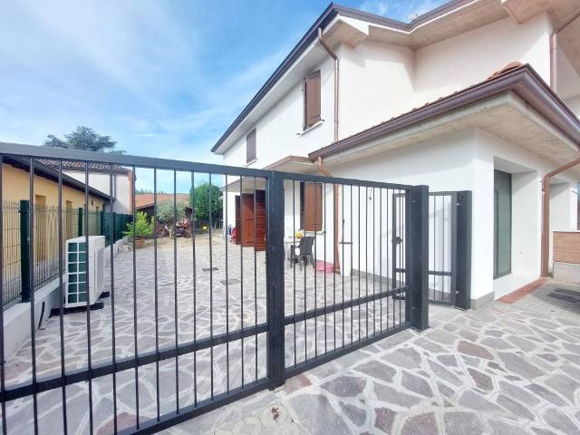 Villa Indipendente in vendita a Bassa Reggiana, Re