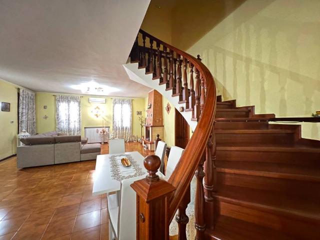 Villa Indipendente in vendita a Bassa Reggiana, Re
