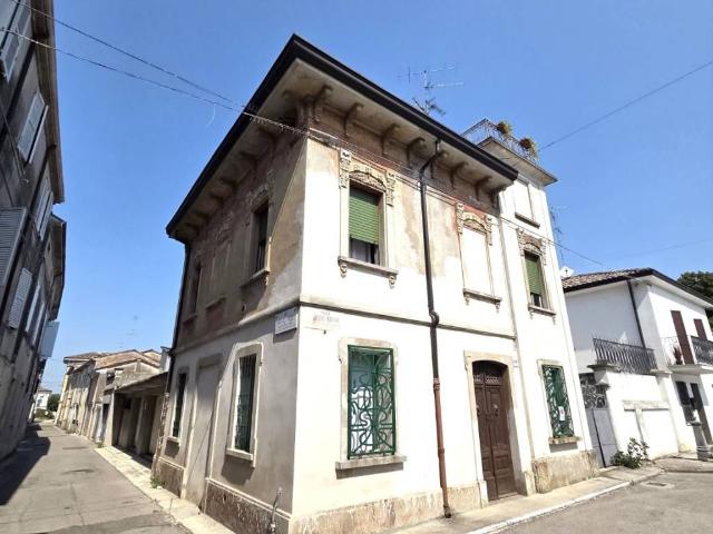 Villa Indipendente in vendita a Farona, Luzzara