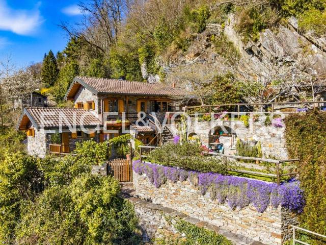 Villa Indipendente in vendita a Comunità Montana Valli del Verbano, Maccagno
