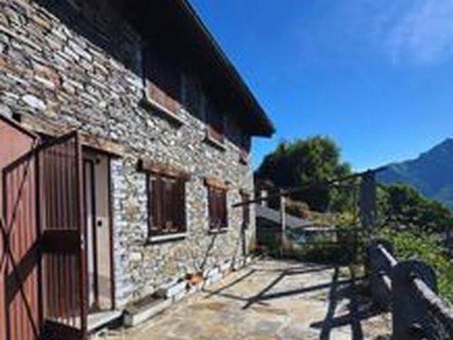 Villa Indipendente in vendita a Comunità Montana Valli del Verbano, Maccagno
