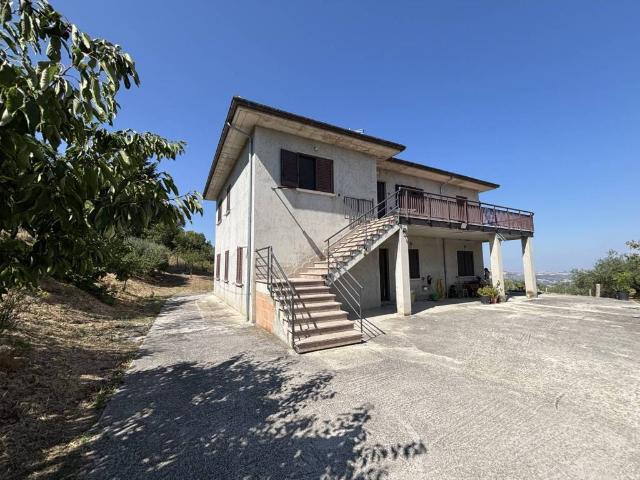 Villa Indipendente in vendita a Macchia Valfortore, Molise