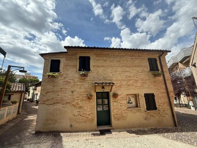Villa Indipendente in vendita a Santa Croce, Marche