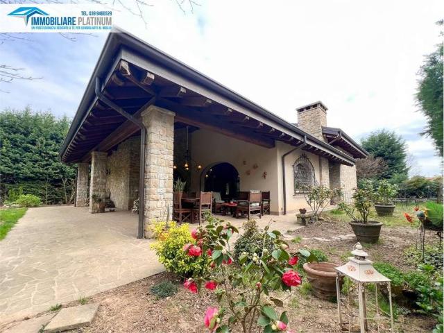 Villa Indipendente in vendita a Macherio, Lombardia