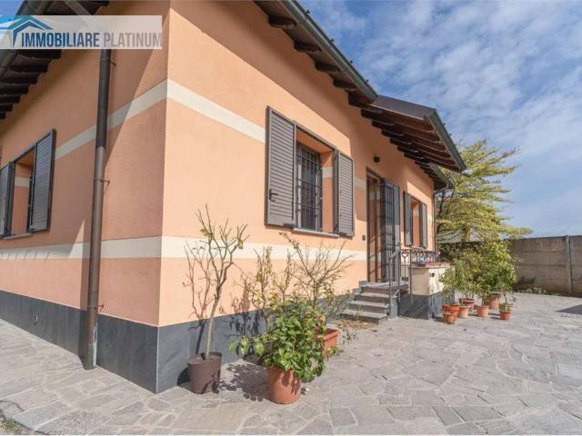 Villa Indipendente in vendita a Macherio, Lombardia