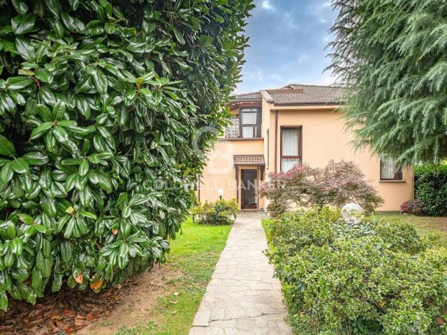 Villa Indipendente in vendita a Macherio, Lombardia