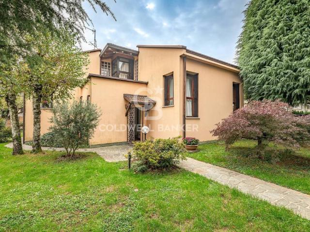 Villa Indipendente in vendita a Macherio, Lombardia