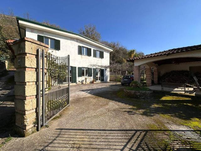 Villa Indipendente in vendita a Maddaloni, Campania