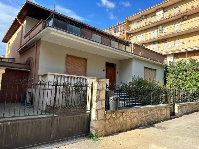 Villa Indipendente in vendita a Maddaloni, Campania