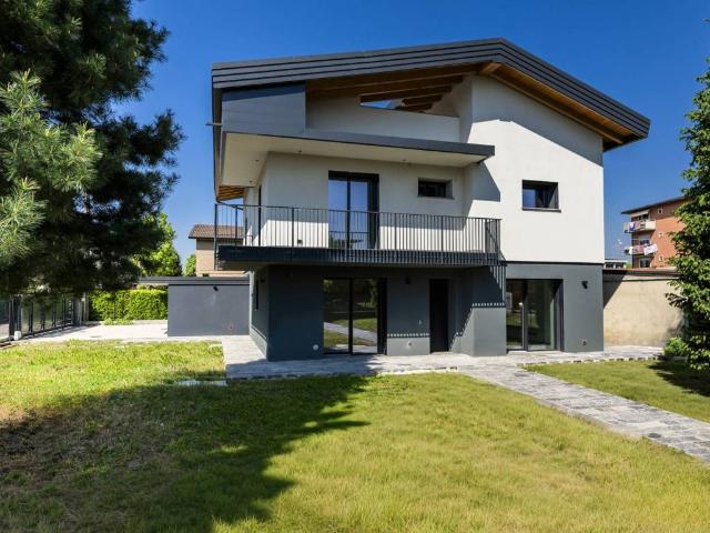 Villa Indipendente in vendita a Madone, Lombardia