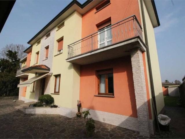 Villa Indipendente in vendita a Madone, Lombardia