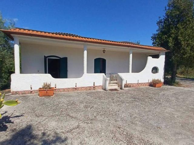 Villa Indipendente in vendita a Maenza, Latina