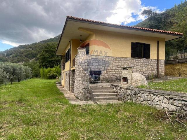 Villa Indipendente in vendita a Maenza, Lazio