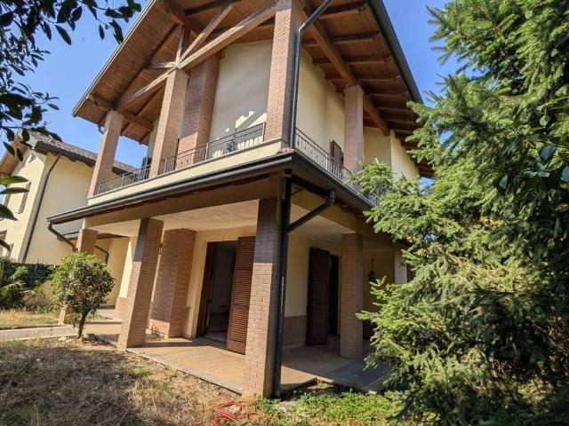 Villa Indipendente in vendita a Magenta, Lombardia