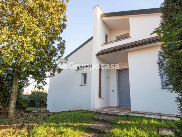 Villa Indipendente in vendita a Ponte Nuovo di Magenta, Magenta