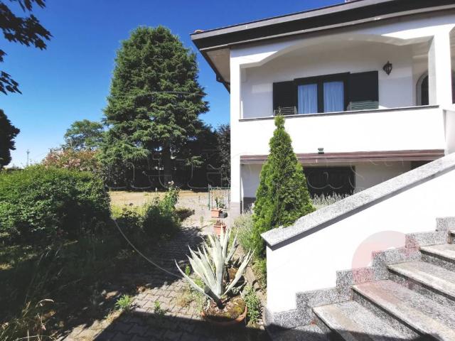 Villa Indipendente in vendita a Magenta, Lombardia