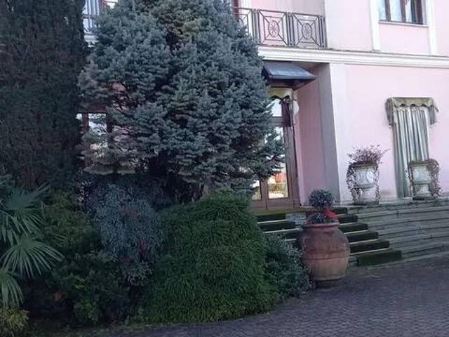 Villa Indipendente in vendita a Magenta, Lombardia