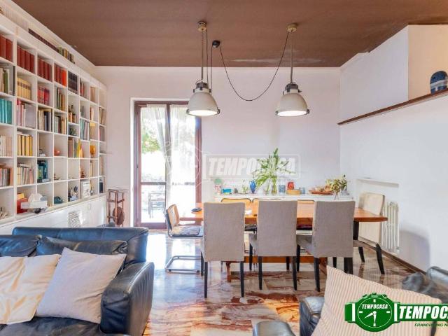 Villa Indipendente in vendita a Magenta, Lombardia