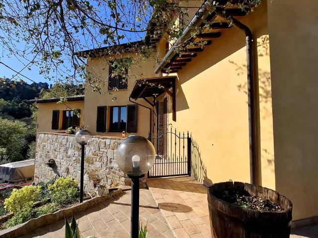 Villa Indipendente in vendita a Magione, Umbria