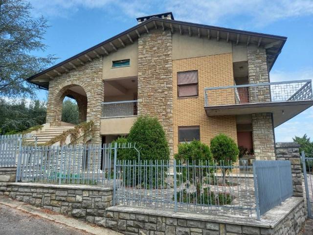 Villa Indipendente in vendita a Casenuove, Magione