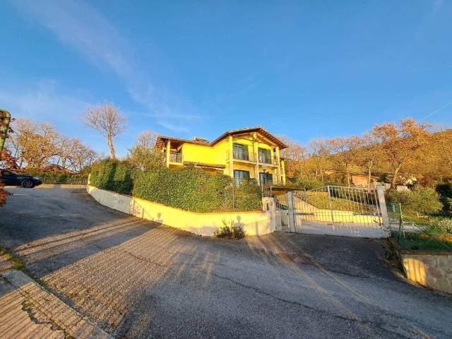 Villa Indipendente in vendita a Magione, Umbria