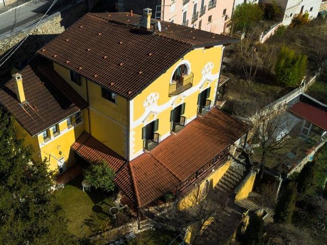 Villa Indipendente in vendita a Magliano De' Marsi, Abruzzo
