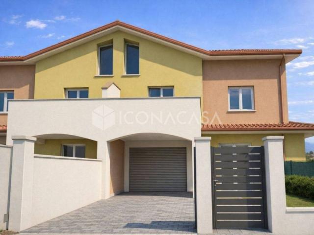 Villa Indipendente in vendita a Magliano De' Marsi, Abruzzo