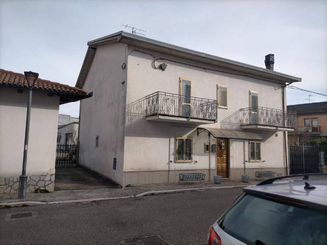 Villa Indipendente in vendita a Magliano De' Marsi, Abruzzo