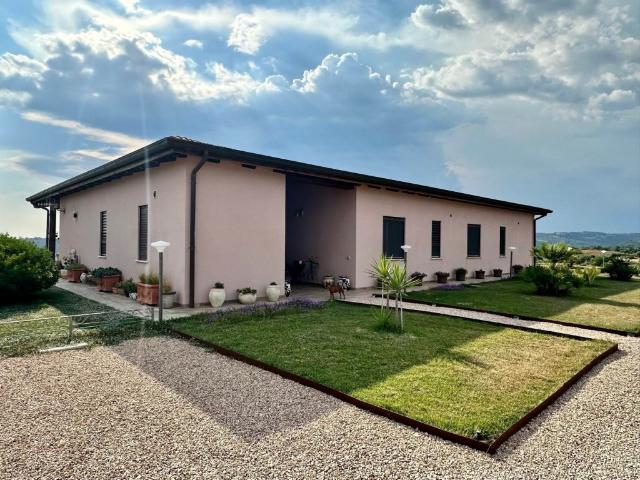 Villa Indipendente in vendita a Magliano In Toscana, Toscana