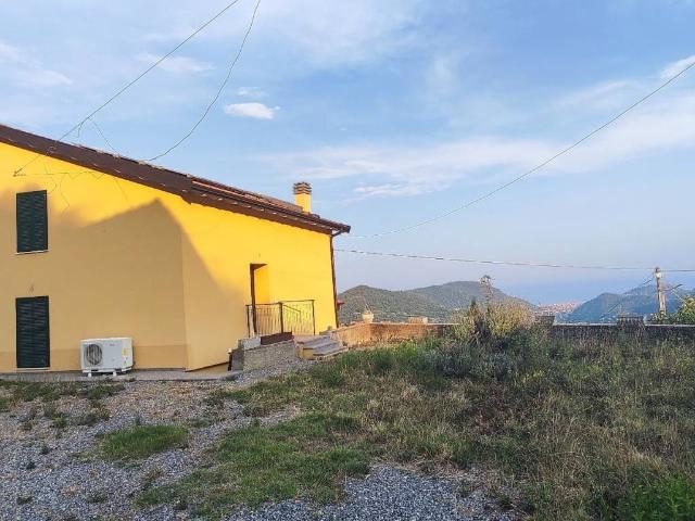 Villa Indipendente in vendita a Magliolo, Savona