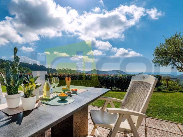 Villa Indipendente in vendita a Magliolo, Liguria