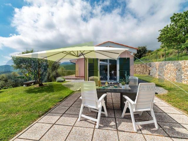 Villa Indipendente in vendita a Magliolo, Liguria