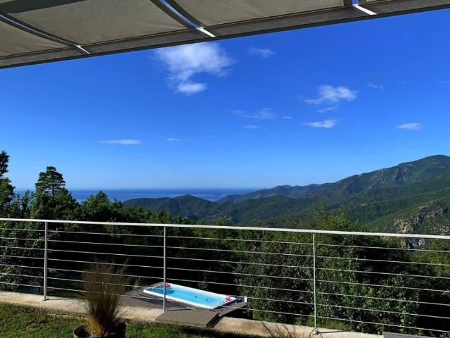 Villa Indipendente in vendita a Magliolo, Liguria