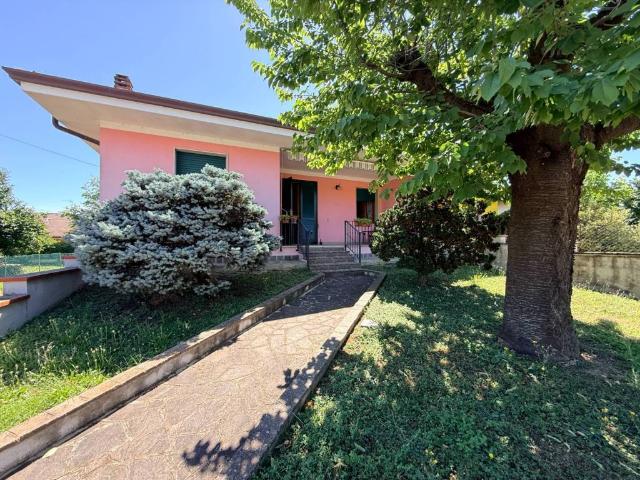 Villa Indipendente in vendita a Magnacavallo, Lombardia