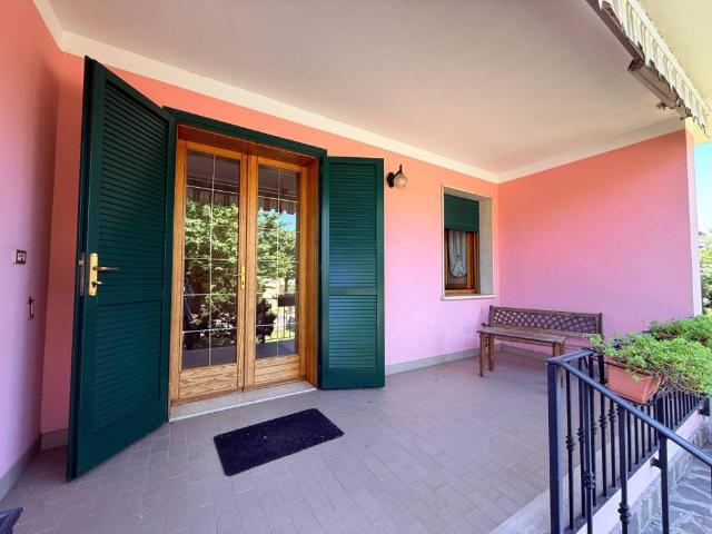 Villa Indipendente in vendita a Magnacavallo, Lombardia