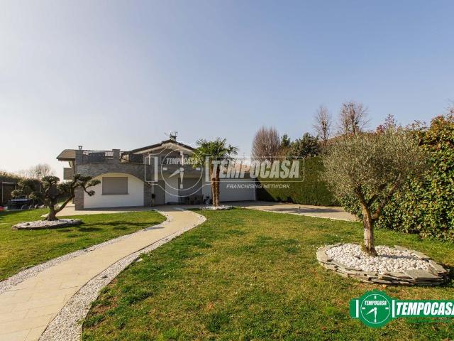 Villa Indipendente in vendita a Magnago, Lombardia