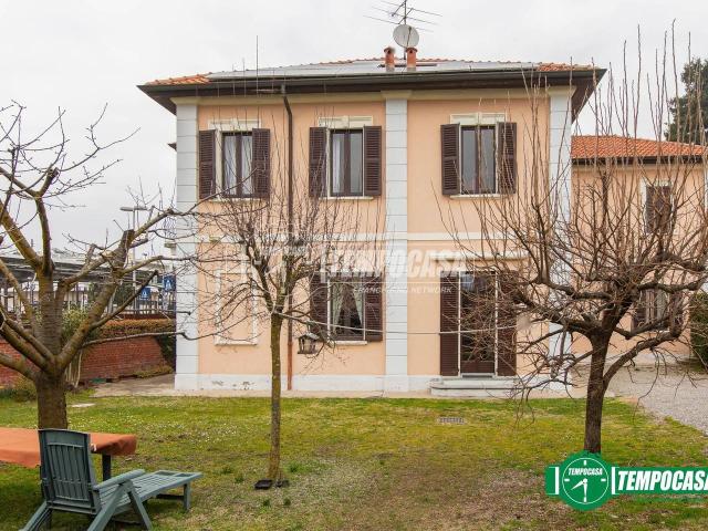Villa Indipendente in vendita a Magnago, Lombardia
