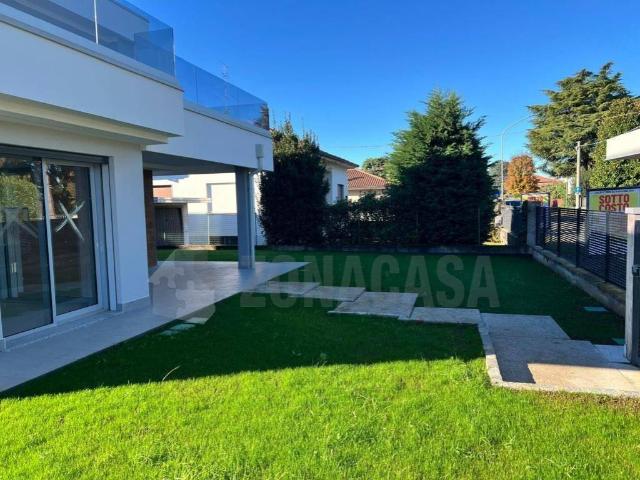 Villa Indipendente in vendita a Magnago, Lombardia