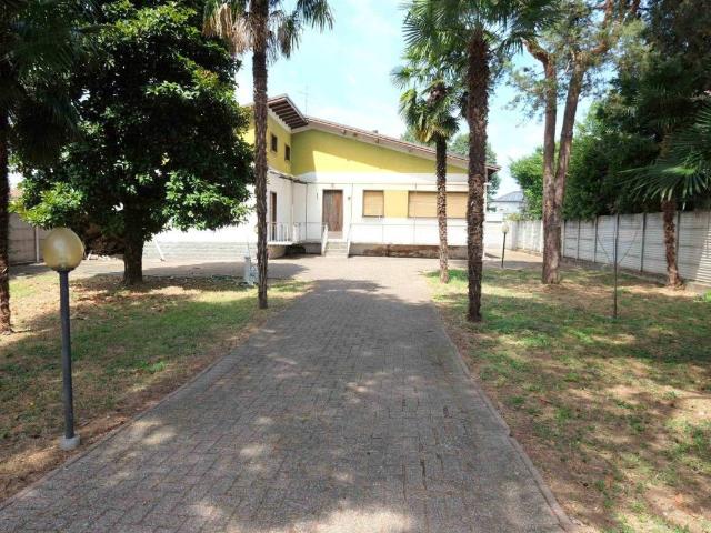 Villa Indipendente in vendita a Magnago, Lombardia