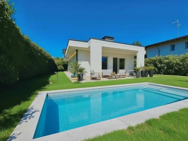 Villa Indipendente in vendita a Magnago, Lombardia