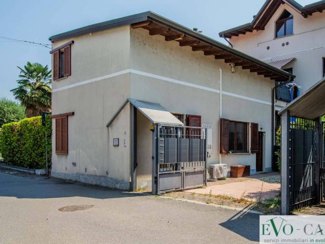 Villa Indipendente in vendita a Magnago, Lombardia