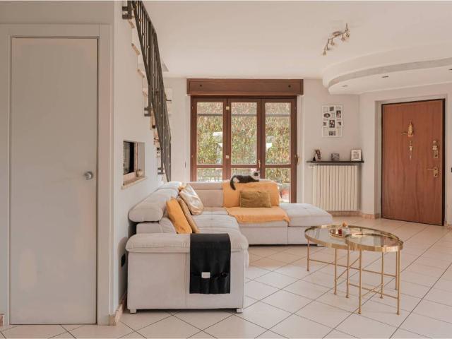 Villa Indipendente in vendita a Magnago, Lombardia