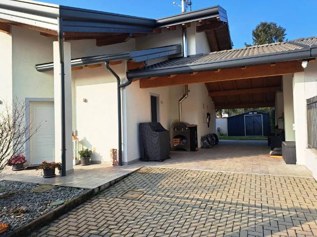 Villa Indipendente in vendita a Magnago, Lombardia