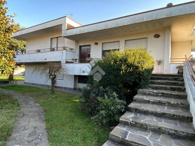 Villa Indipendente in vendita a Magnago, Lombardia