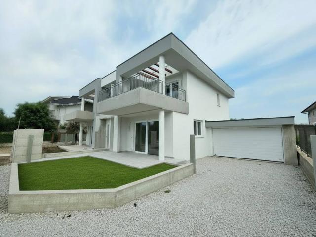 Villa Indipendente in vendita a Bienate, Magnago