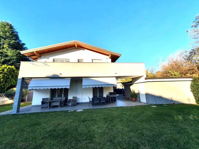Villa Indipendente in vendita a Magnago, Lombardia