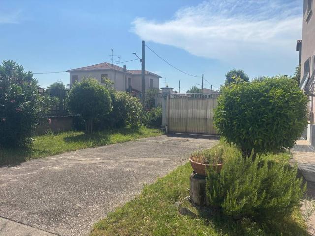 Villa Indipendente in vendita a Bienate, Magnago