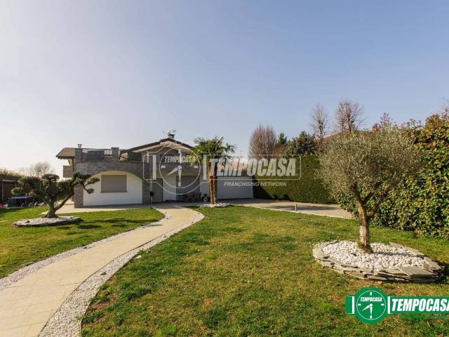 Villa Indipendente in vendita a Magnago, Lombardia
