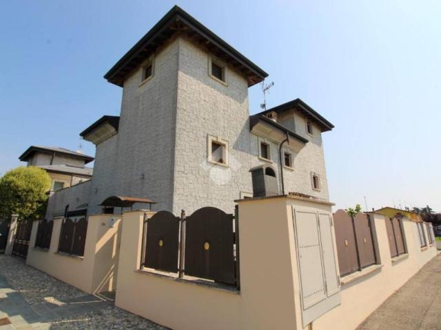 Villa Indipendente in vendita a Mairago, Lombardia